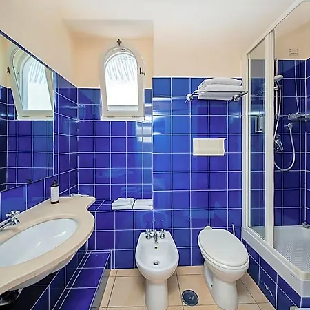 Отель Senaria 3*